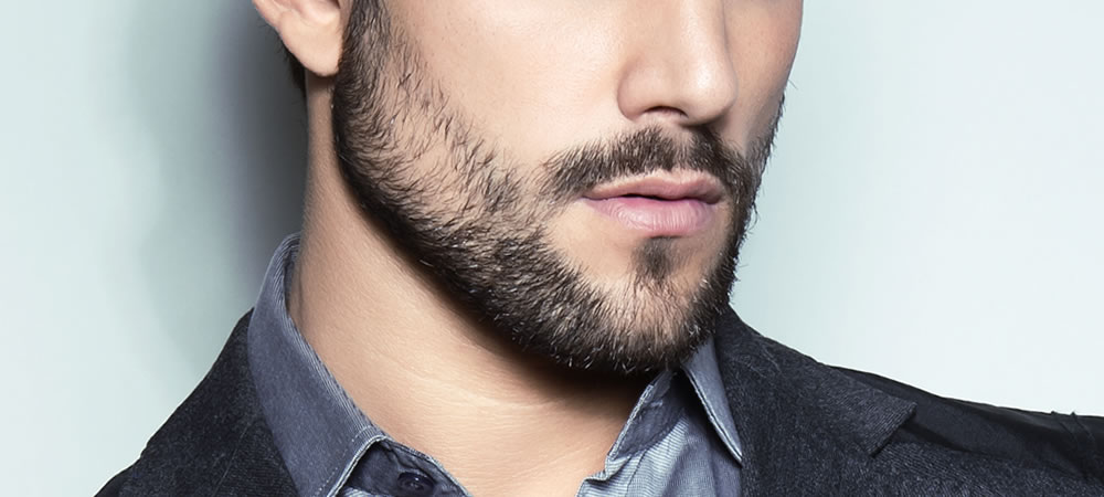 Barbe clairsemée avec routine prudente